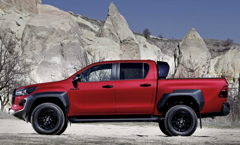 Toyota Hilux GR Sport II laterale