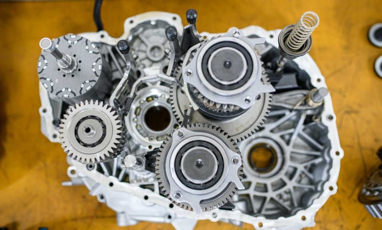 Particolare rotore motore elettrico e rapporti cambio eDCT Stellantis