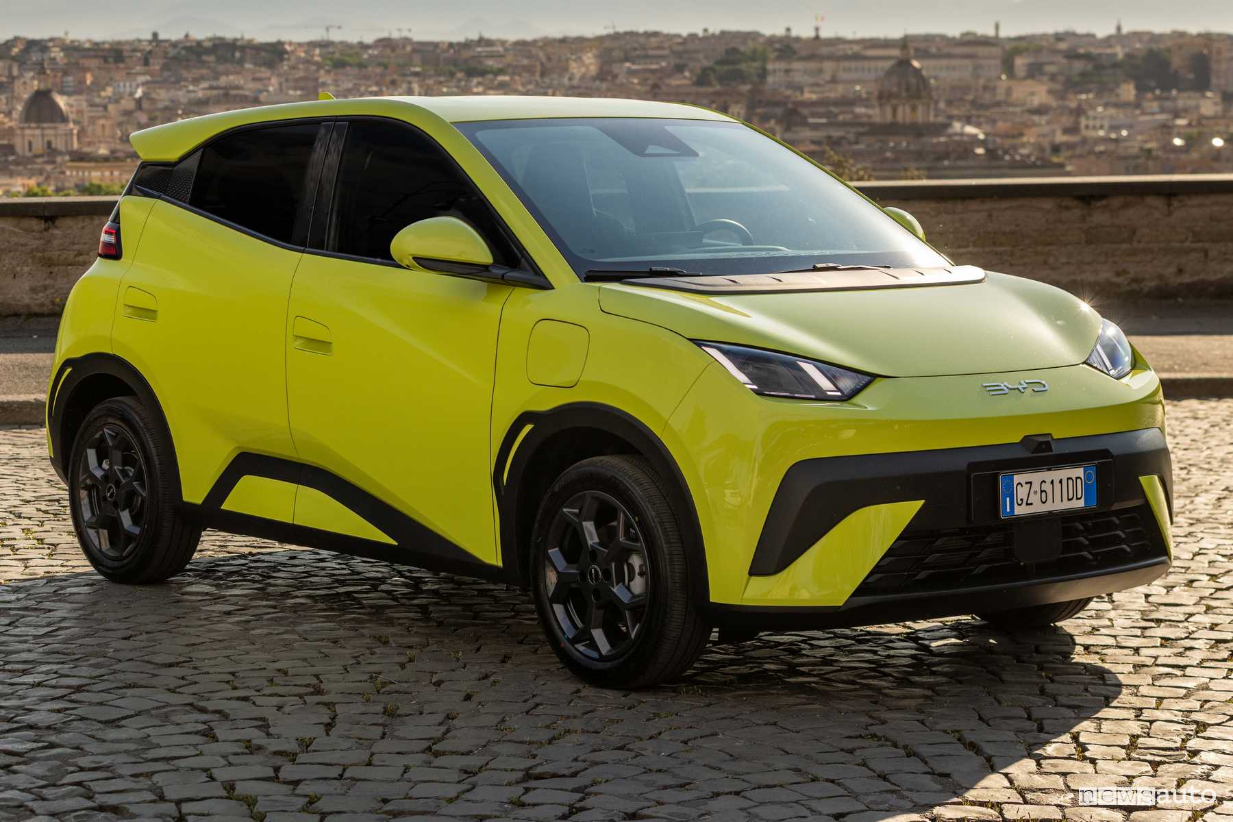 BYD Dolphin Surf anteriore 3/4