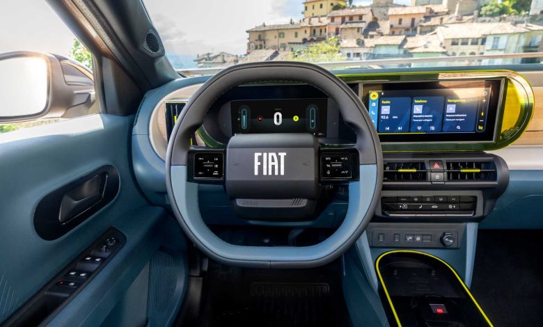 Fiat Grande Panda Hybrid La Prima display plancia abitacolo