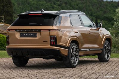 KGM Actyon posteriore 3/4