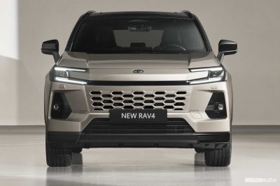 Nuova Toyota RAV4 frontale firma luminosa