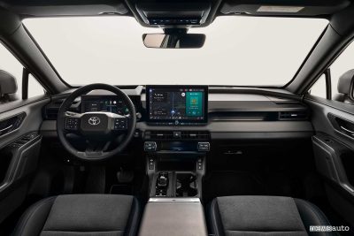 Nuova Toyota RAV4 plancia abitacolo