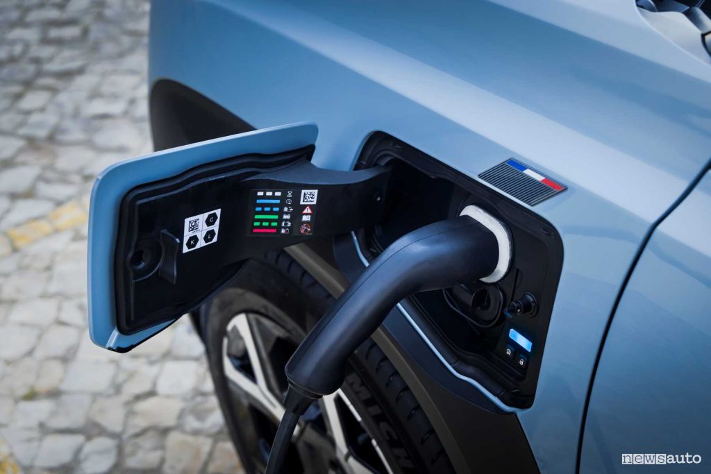 Renault 4 E-Tech electric Techno cavo per la ricarica in AC