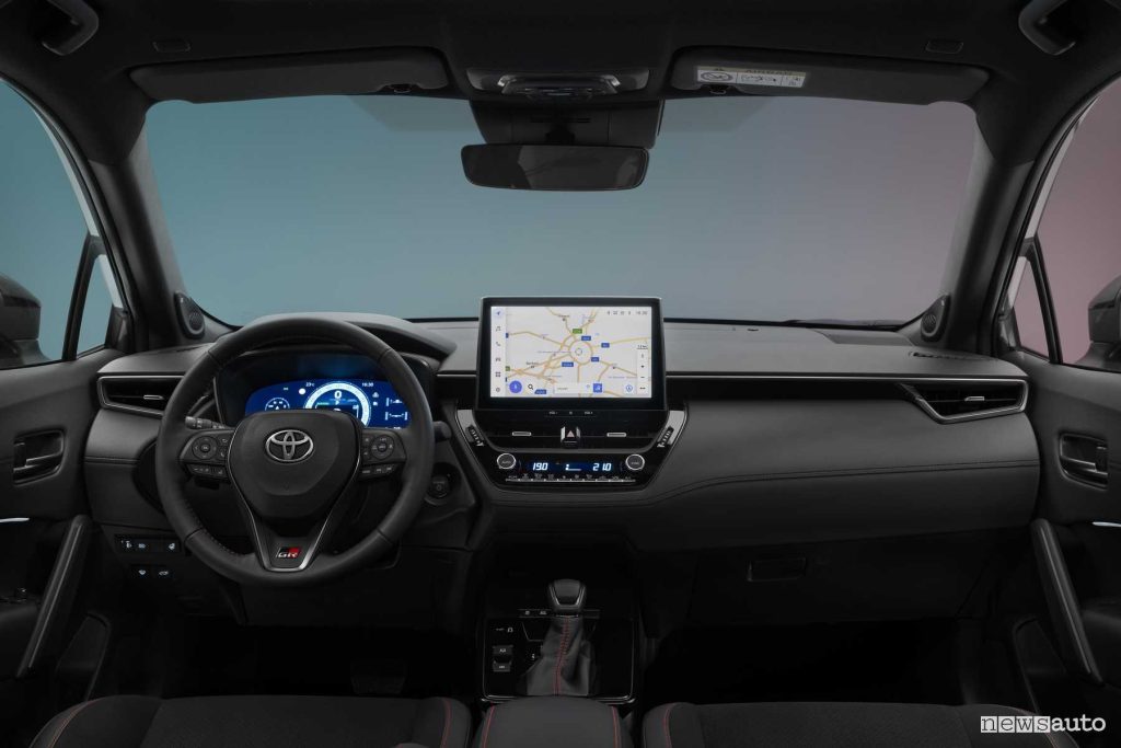 Toyota Corolla Cross GR Sport plancia abitacolo