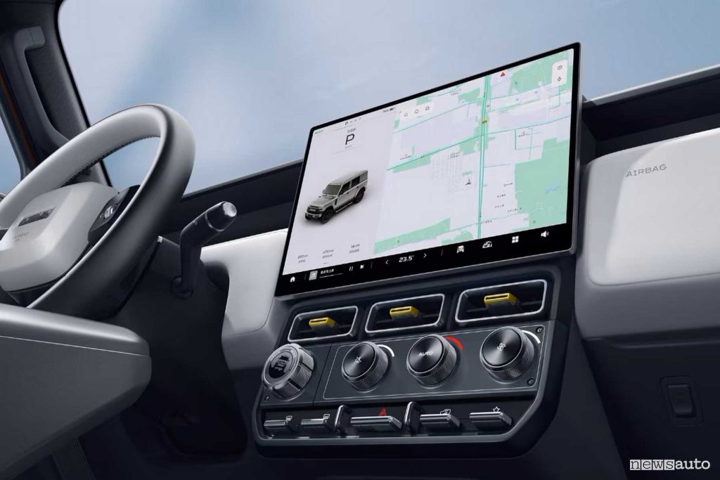 iCaur V23 display infotainment