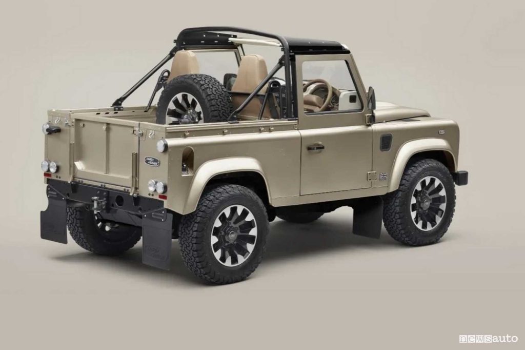 Classic Defender V8 Soft Top laterale