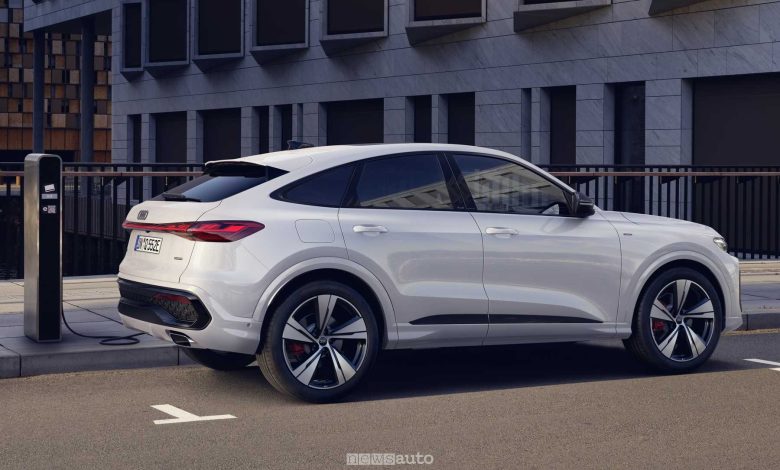 Audi Q5 Sportback e-hybrid in ricarica