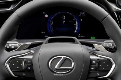 Lexus RZ 500e Luxury display quadro strumenti