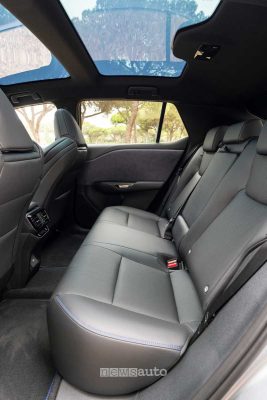 Lexus RZ 550e F Sport sedili posteriori