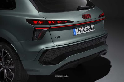 Nuova Audi Q3 fari posteriori firma luminosa