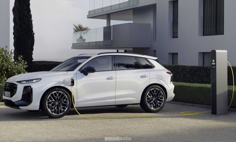Nuova Audi Q3 e-hybrid PHEV in ricarica AC