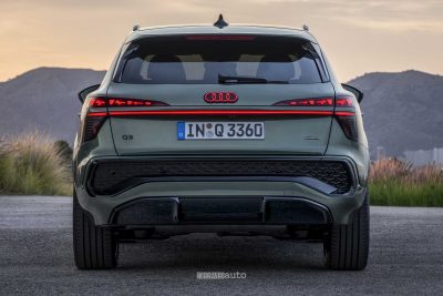 Nuova Audi Q3 posteriore firma luminosa