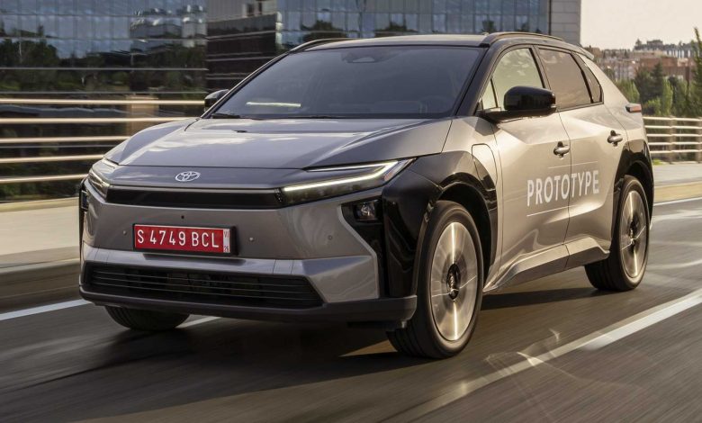 Nuova Toyota bZ4X su strada