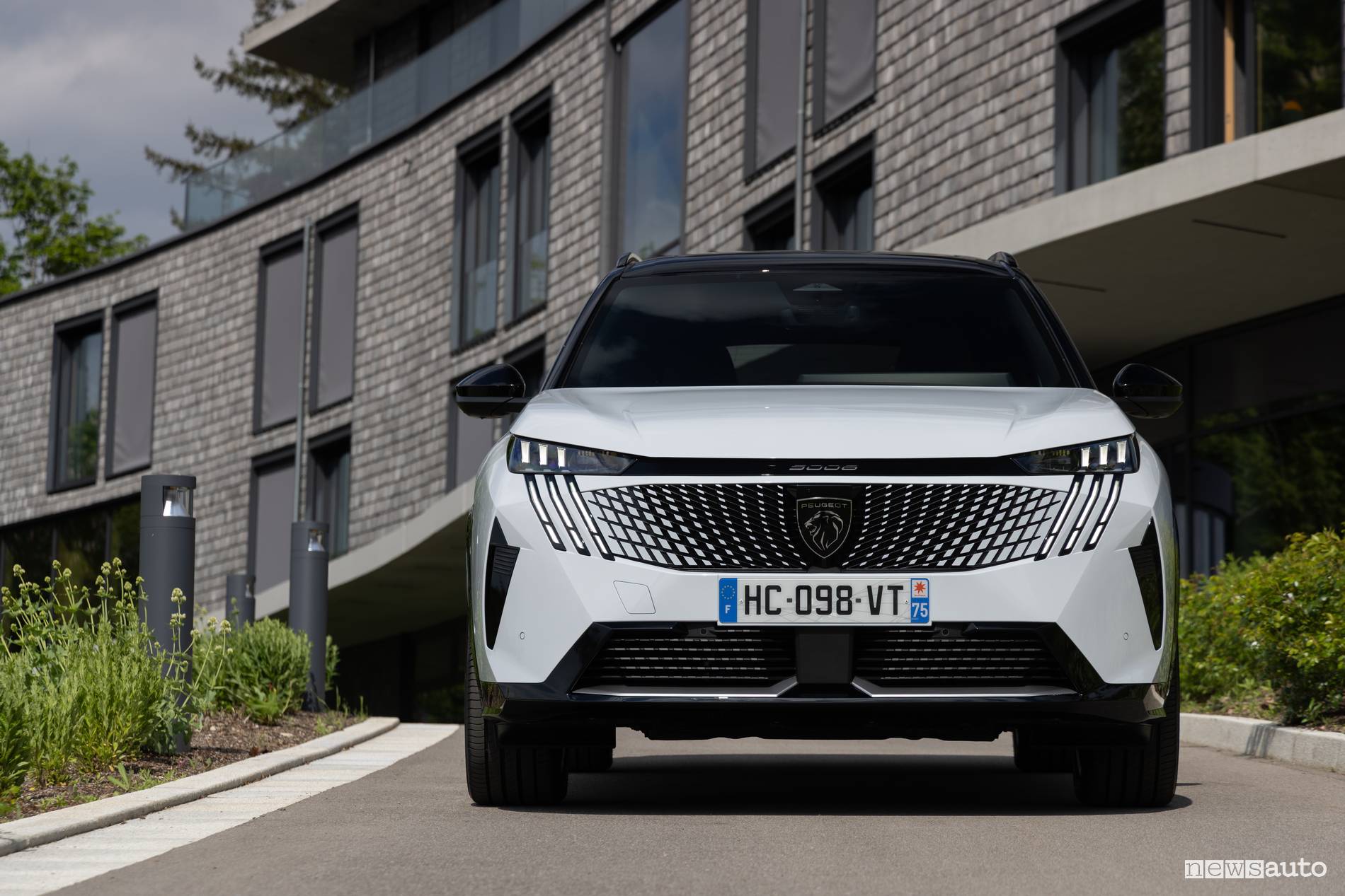 Peugeot 5008 AWD vista anteriore