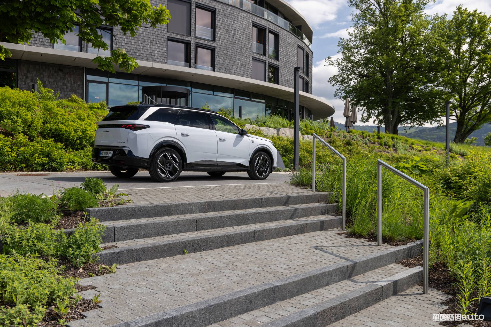 Peugeot 5008 AWD fiancata