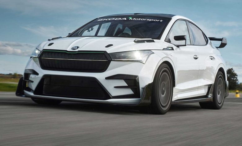 Skoda Enyaq RS Race in pista
