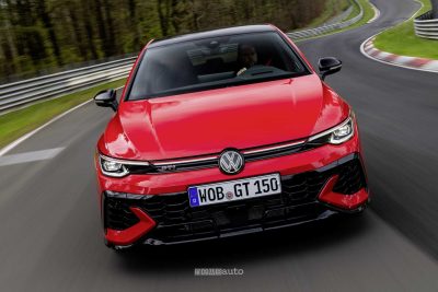 Volkswagen Golf GTI Edition 50 in pista al Nürburgring
