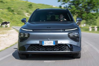 Xpeng G9 su strada