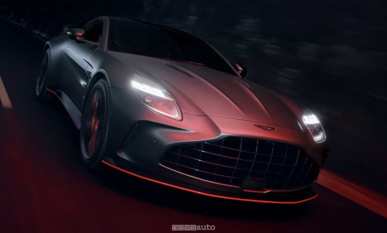 Aston Martin Vantage S in movimento
