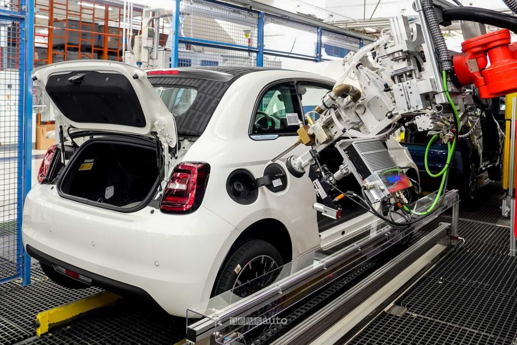 Produzione della nuova Fiat 500 ibrida
