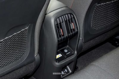 Hyundai Kona Electric N Line presa 220 V fila posteriore