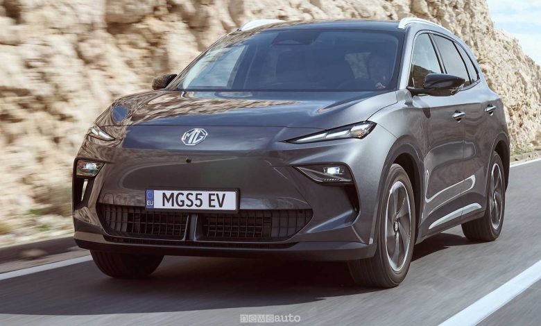 MG S5 EV su strada