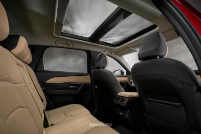 Nuova Mazda CX-5 sedili posteriori, tetto panoramico