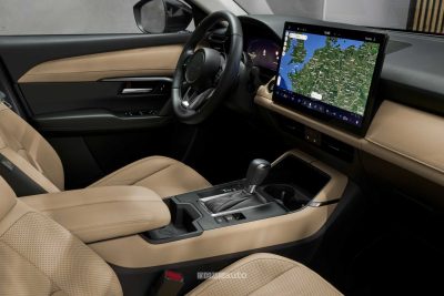 Nuova Mazda CX-5 sedili anteriori abitacolo