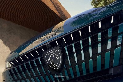 Nuova Peugeot E-308 telecamera griglia anteriore