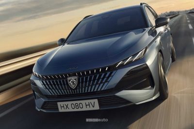 Nuova Peugeot E-308 SW su strada