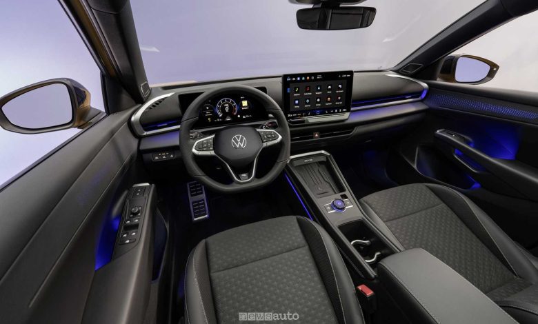 Nuova Volkswagen T-Roc R Line plancia abitacolo