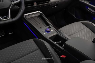 Nuova Volkswagen T-Roc R Line console centrale