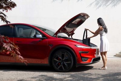 Nuova Tesla Model Y Performance frunk anteriore