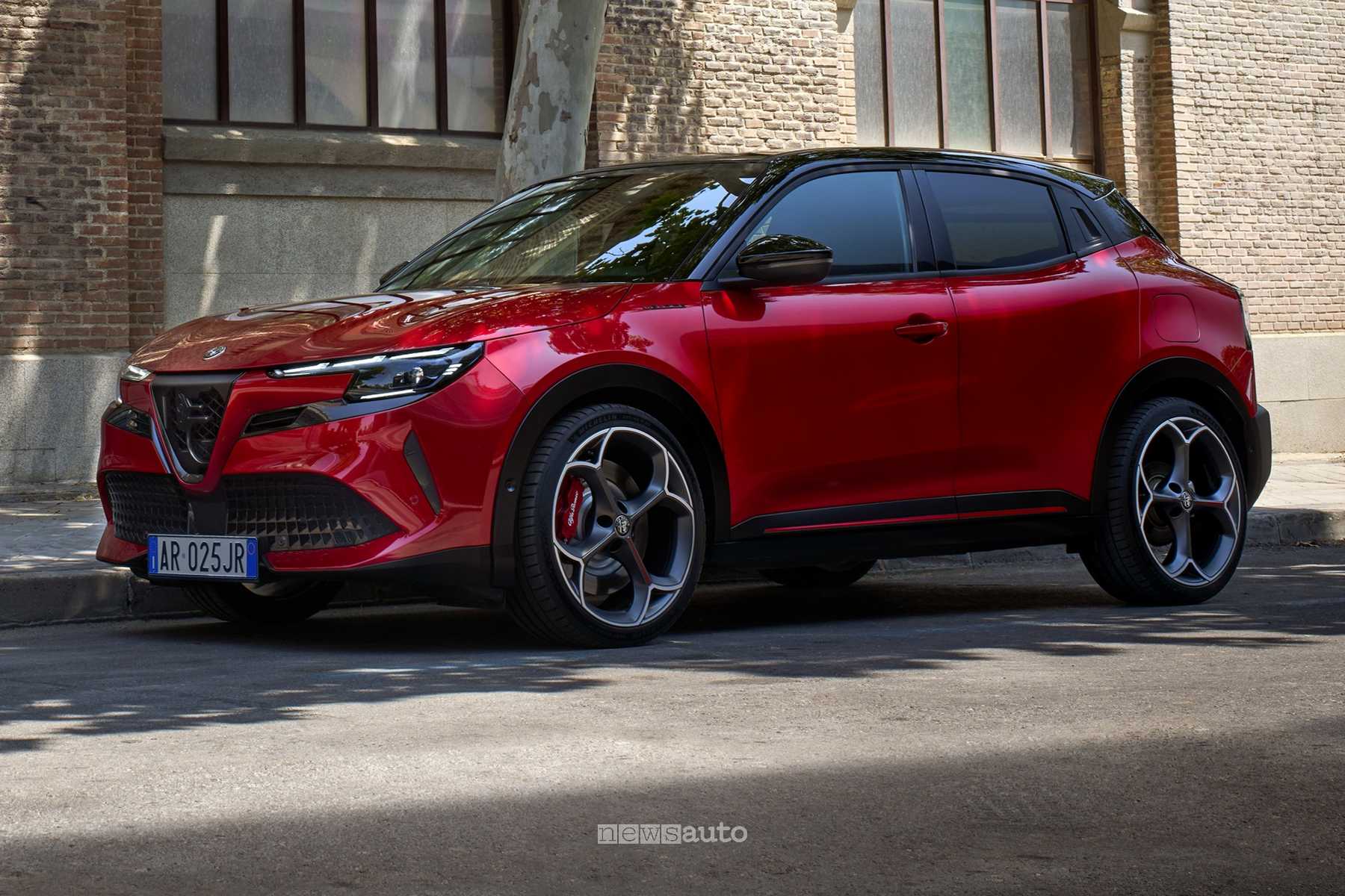 Alfa Romeo Junior 2026, novità, allestimenti e prezzi