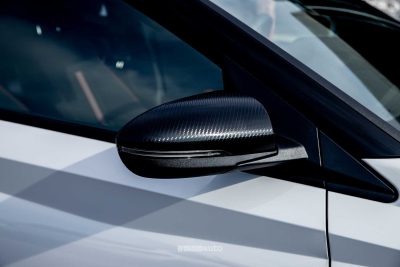 Finitura in carbonio per le calotte degli specchietti