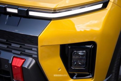 KGM Torres EVT pick-up faro anteriore firma luminosa
