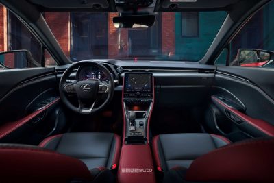 Lexus LBX Vibrant Edition plancia abitacolo