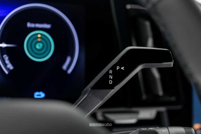 Mitsubishi Eclipse Cross EV leva del cambio sul volante