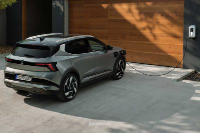 Mitsubishi Eclipse Cross EV in ricarica