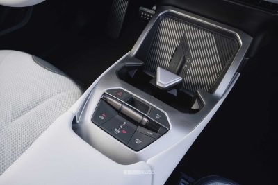 BMW iX3 50 xDrive comandi console centrale