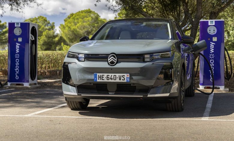 Nuova Citroen e-C5 Aircross BEV in ricarica
