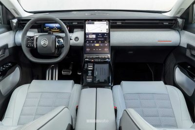 Nuova Citroen e-C5 Aircross BEV plancia abitacolo
