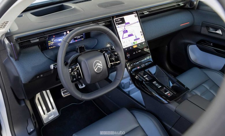 Nuova Citroen C5 Aircross plug-in plancia abitacolo