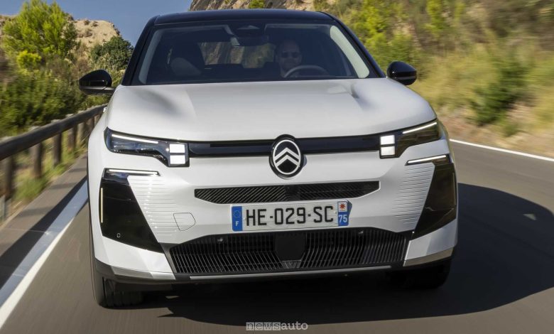 Nuova Citroen C5 Aircross plug-in su strada
