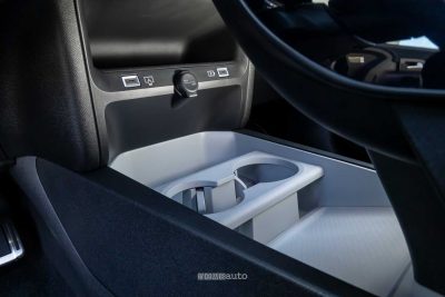 Nuova Citroen C5 Aircross plug-in porta bevande