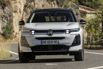 Nuova Citroen C5 Aircross plug-in su strada