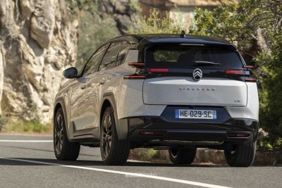 Nuova Citroen C5 Aircross plug-in su strada