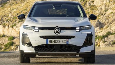 Nuova Citroen C5 Aircross plug-in frontale, firma luminosa