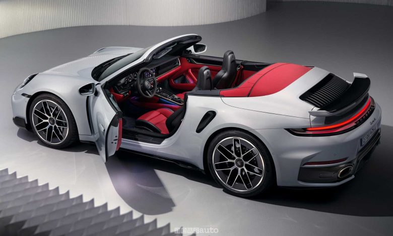Nuova Porsche 911 Turbo S Cabriolet posteriore 3/4